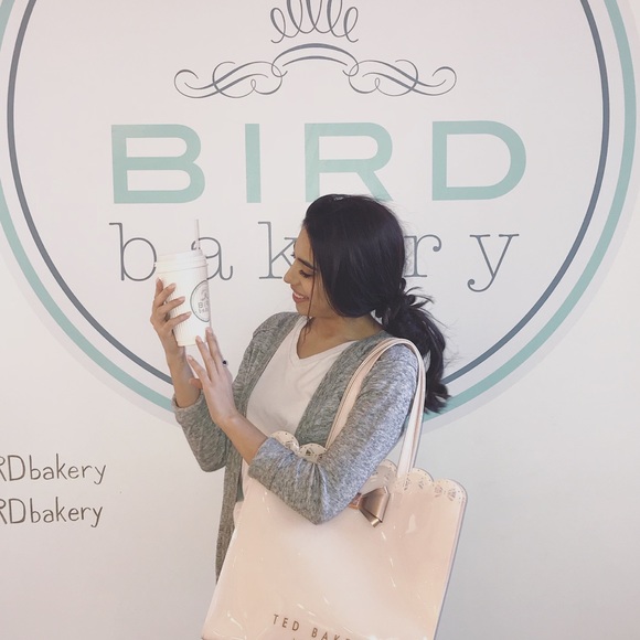 Meet your Beauty Blogger, Desiree - Picture 6 of 7